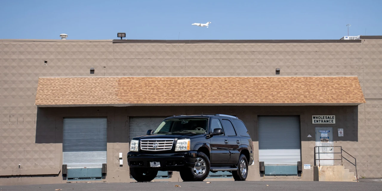 2004 Cadillac Escalade & EXT 2nd Gen - Image 2 of 31