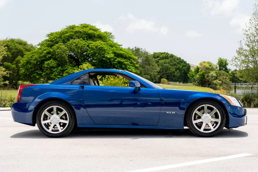 2004 Cadillac XLR - Image 11 of 31