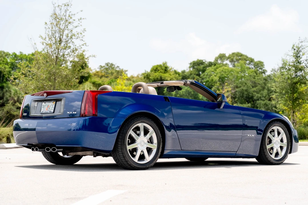 2004 Cadillac XLR - Image 9 of 31