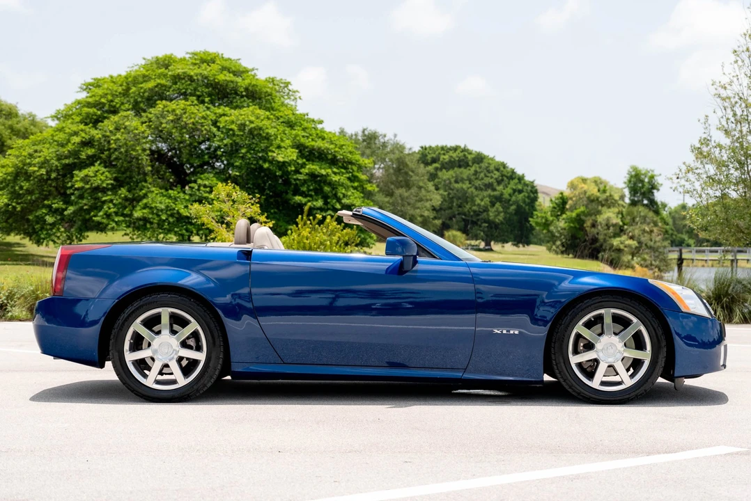 2004 Cadillac XLR - Image 10 of 31