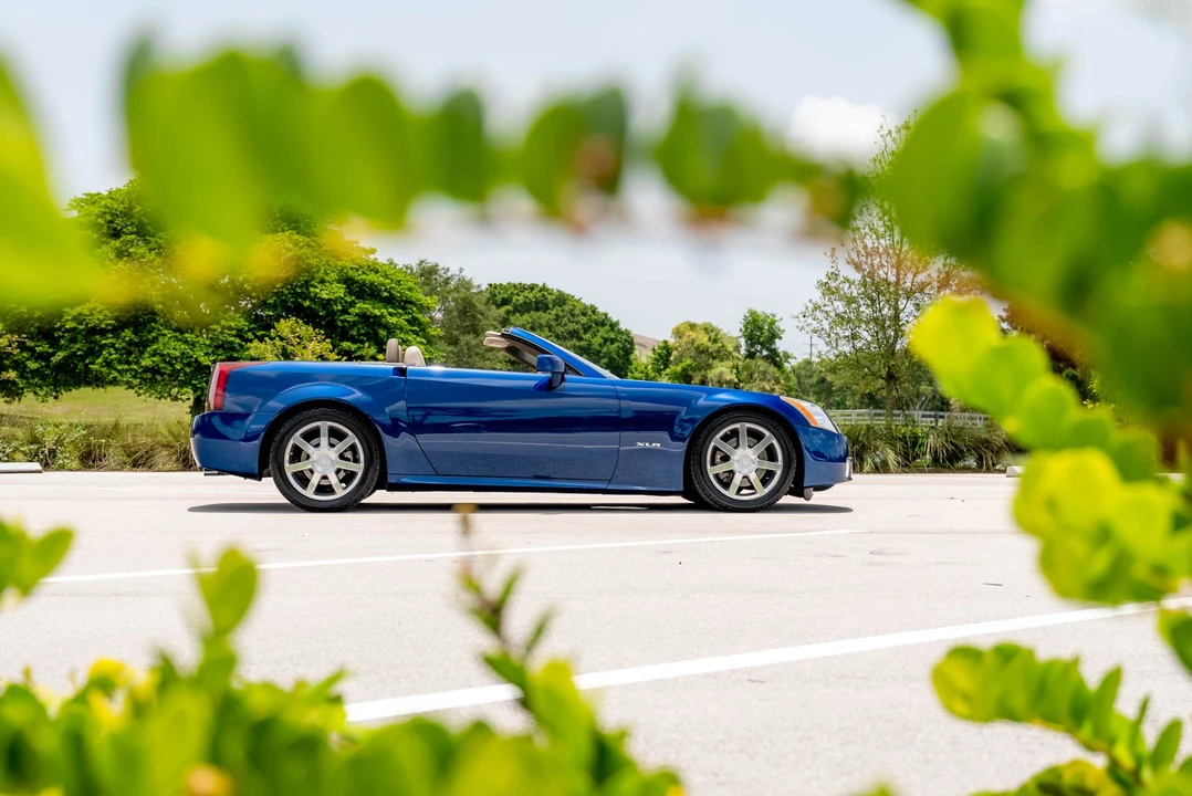 2004 Cadillac XLR - Image 13 of 31