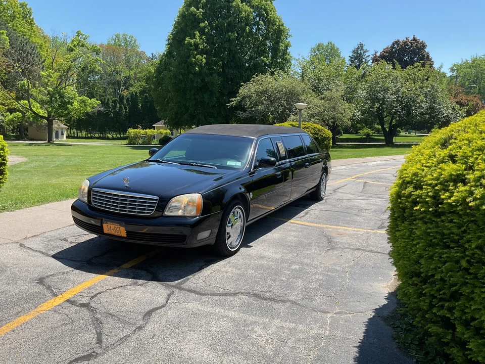 2005 Cadillac DeVille 8th Gen - Image 2 of 31