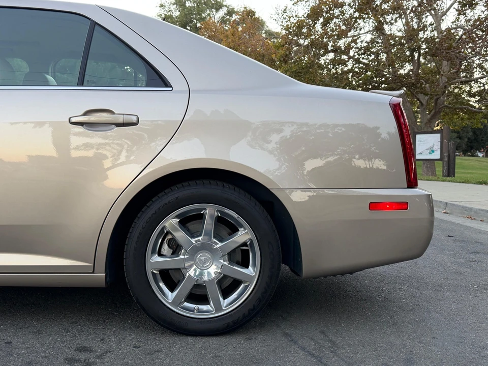 2005 Cadillac STS - Image 28 of 31