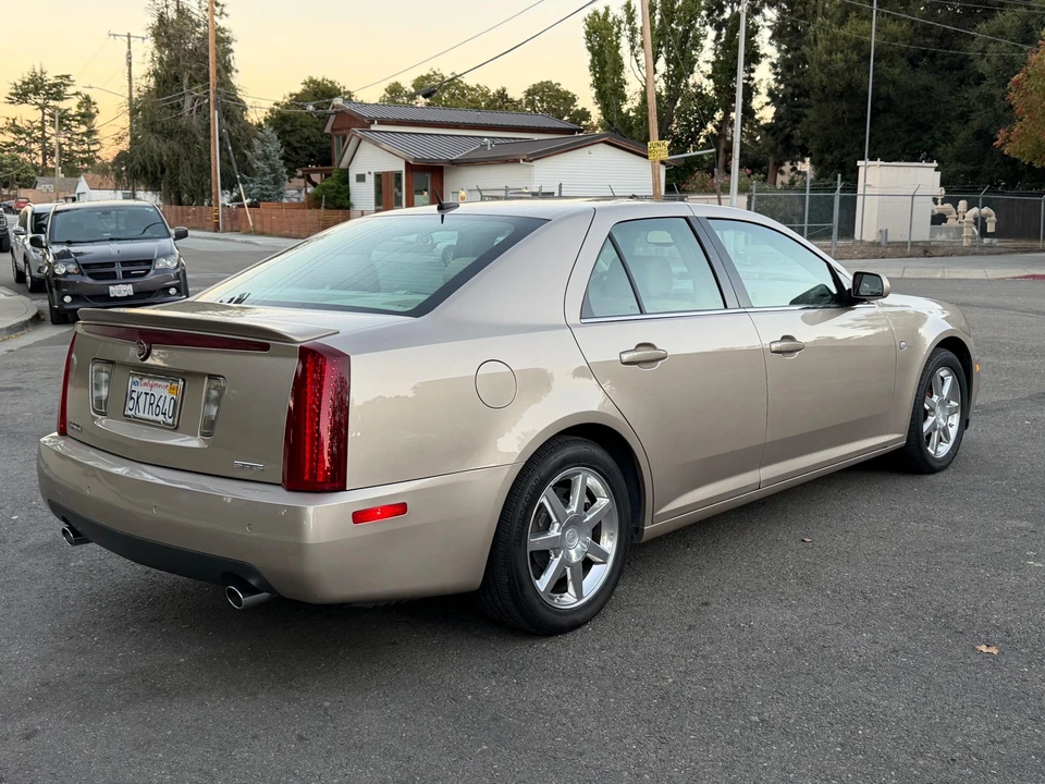 2005 Cadillac STS - Image 12 of 31