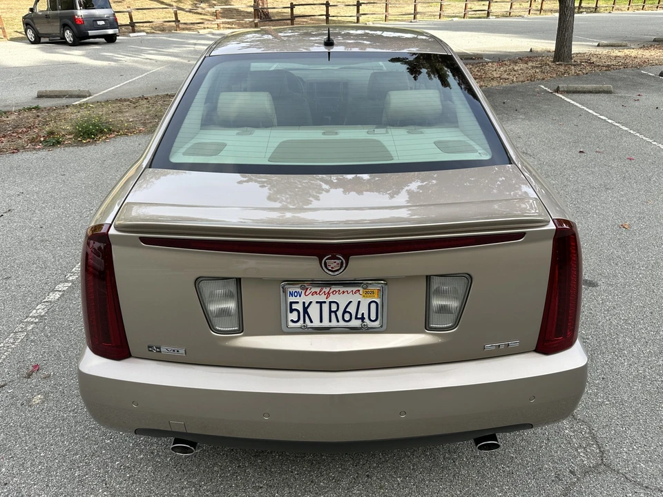 2005 Cadillac STS - Image 10 of 31