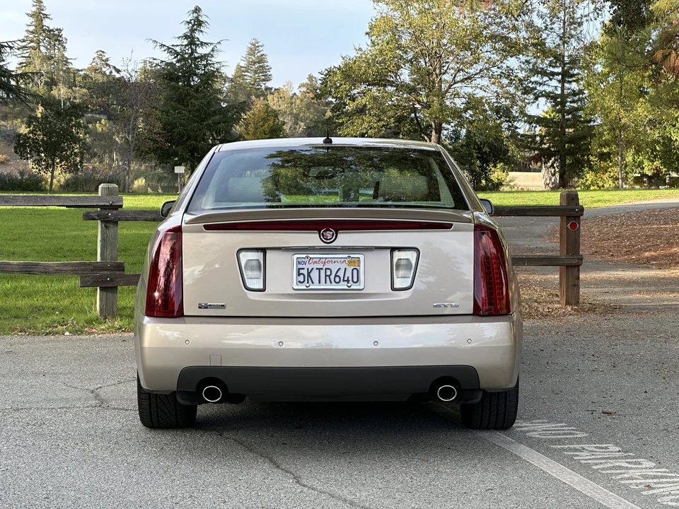 2005 Cadillac STS - Image 9 of 31