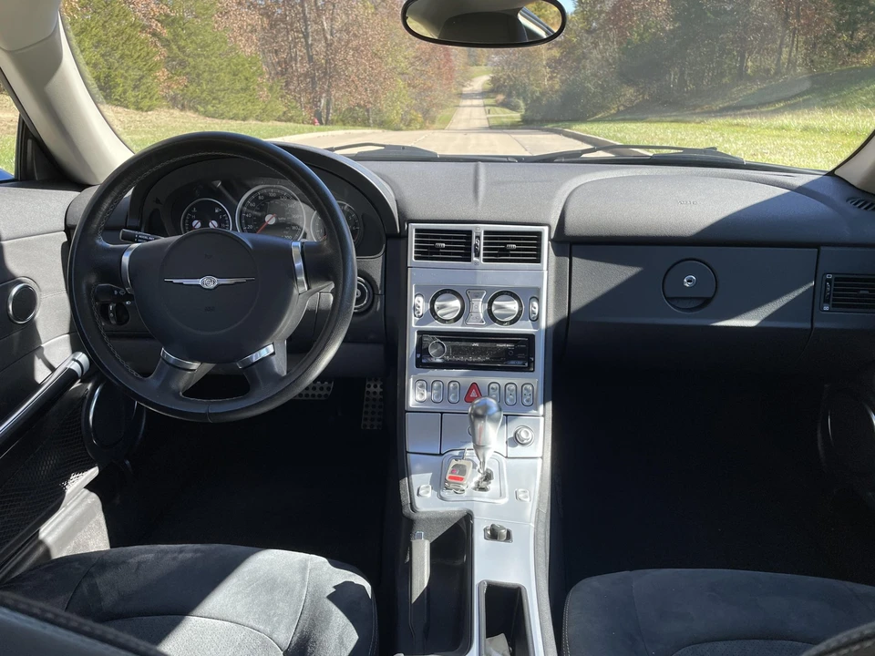 2005 Chrysler Crossfire - Image 25 of 31
