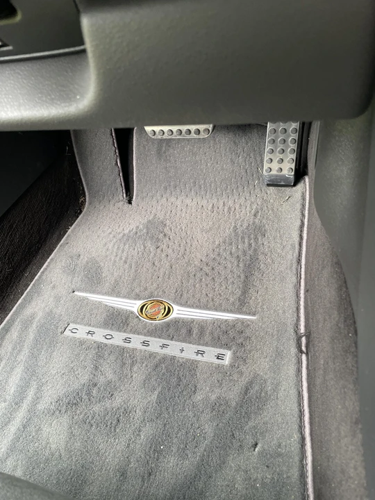 2005 Chrysler Crossfire - Image 27 of 31