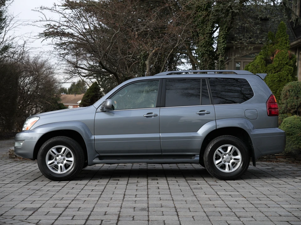2005 Lexus GX 1st Gen - Image 25 of 31