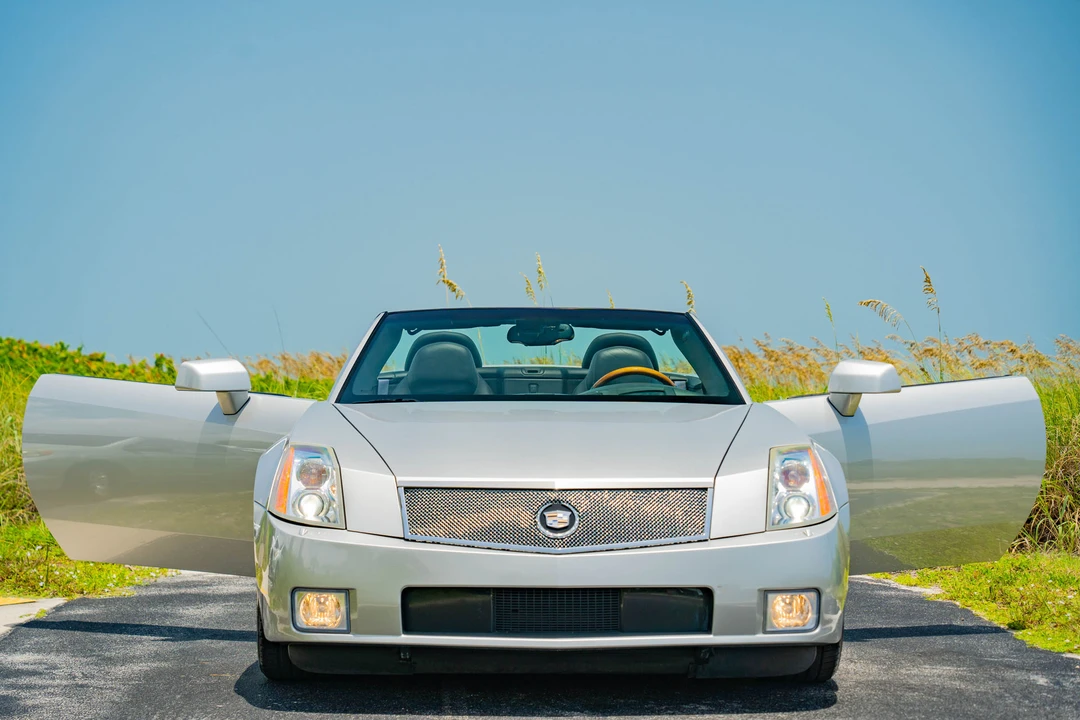 2006 Cadillac XLR - Image 8 of 31