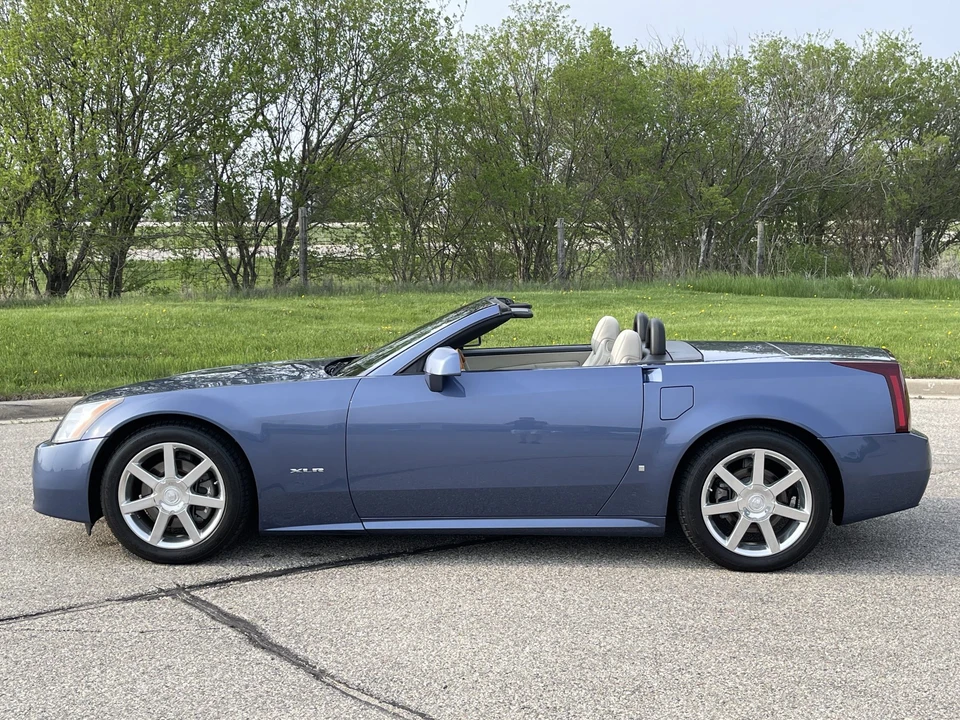 2006 Cadillac XLR - Image 2 of 31