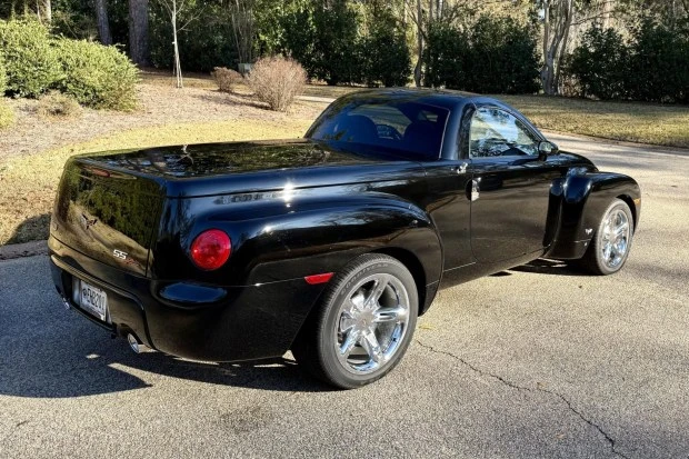 2006 Chevrolet SSR - Image 2 of 8