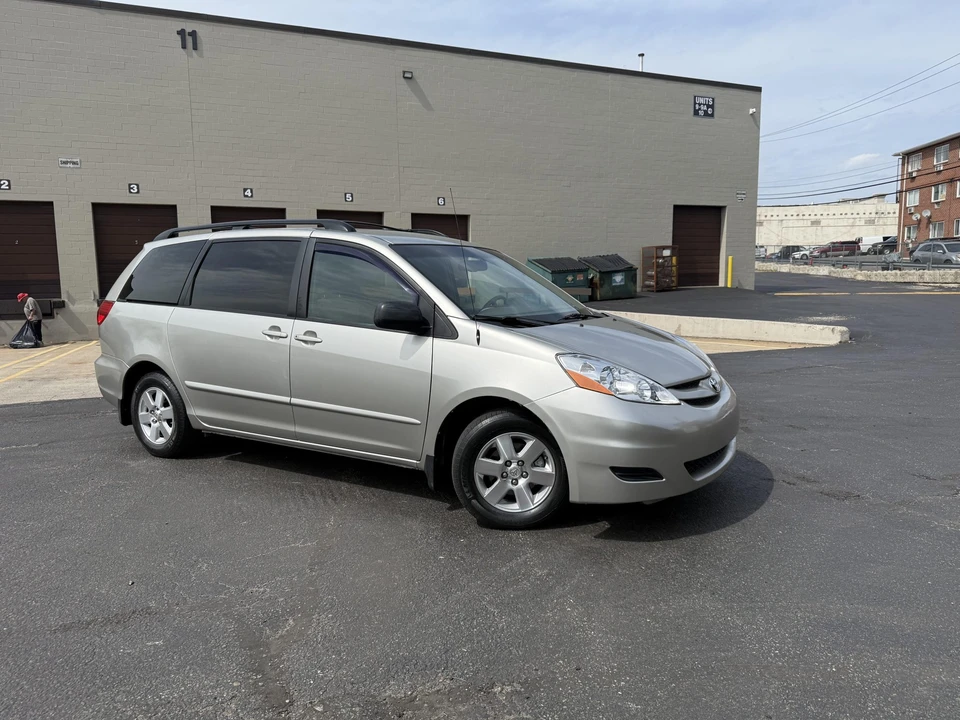 2007 Toyota Sienna 2nd Gen - Image 5 of 31