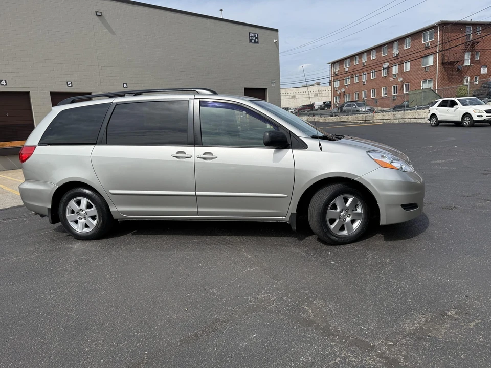 2007 Toyota Sienna 2nd Gen - Image 7 of 31