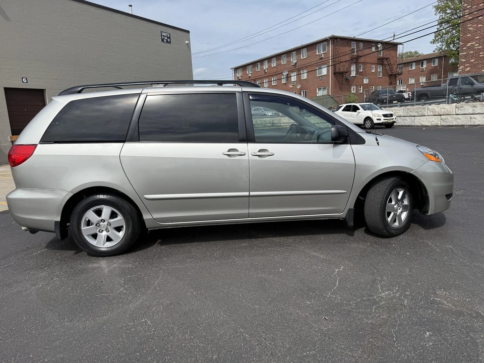 2007 Toyota Sienna 2nd Gen - Image 9 of 31