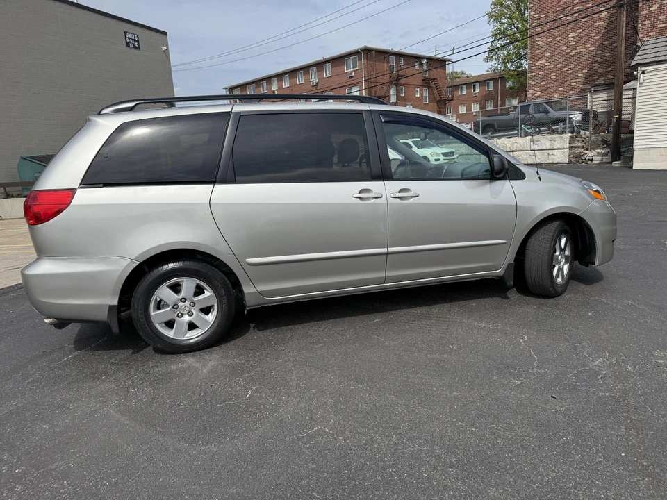 2007 Toyota Sienna 2nd Gen - Image 10 of 31