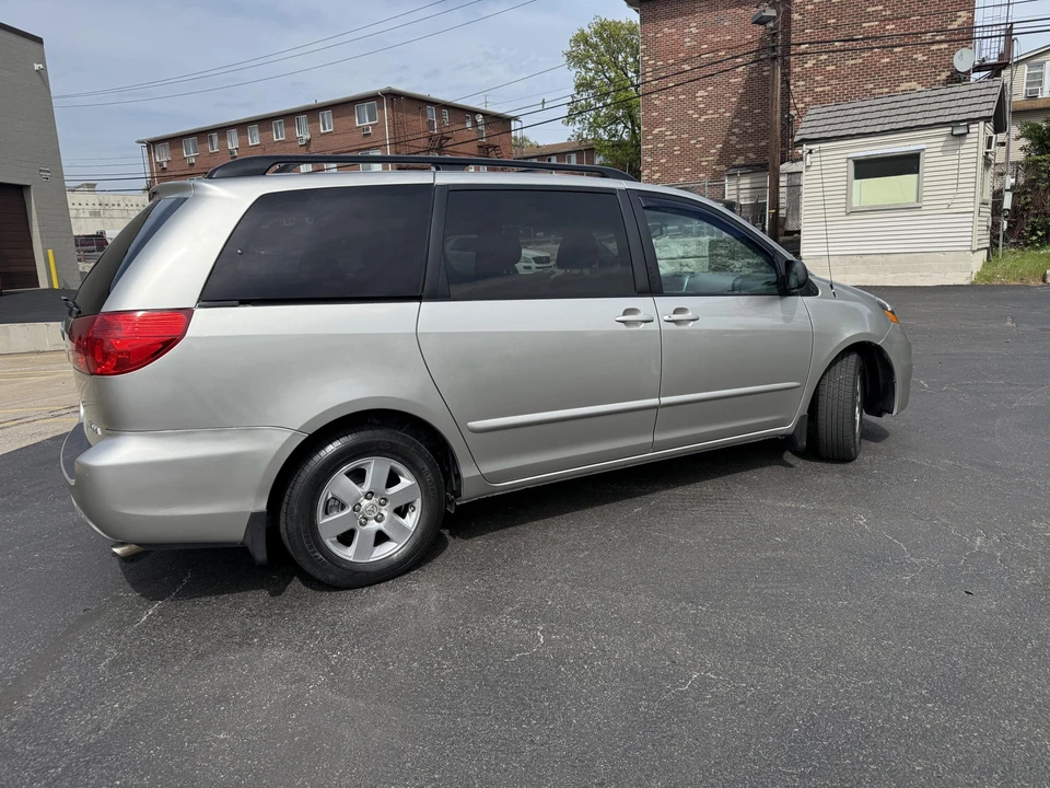 2007 Toyota Sienna 2nd Gen - Image 11 of 31