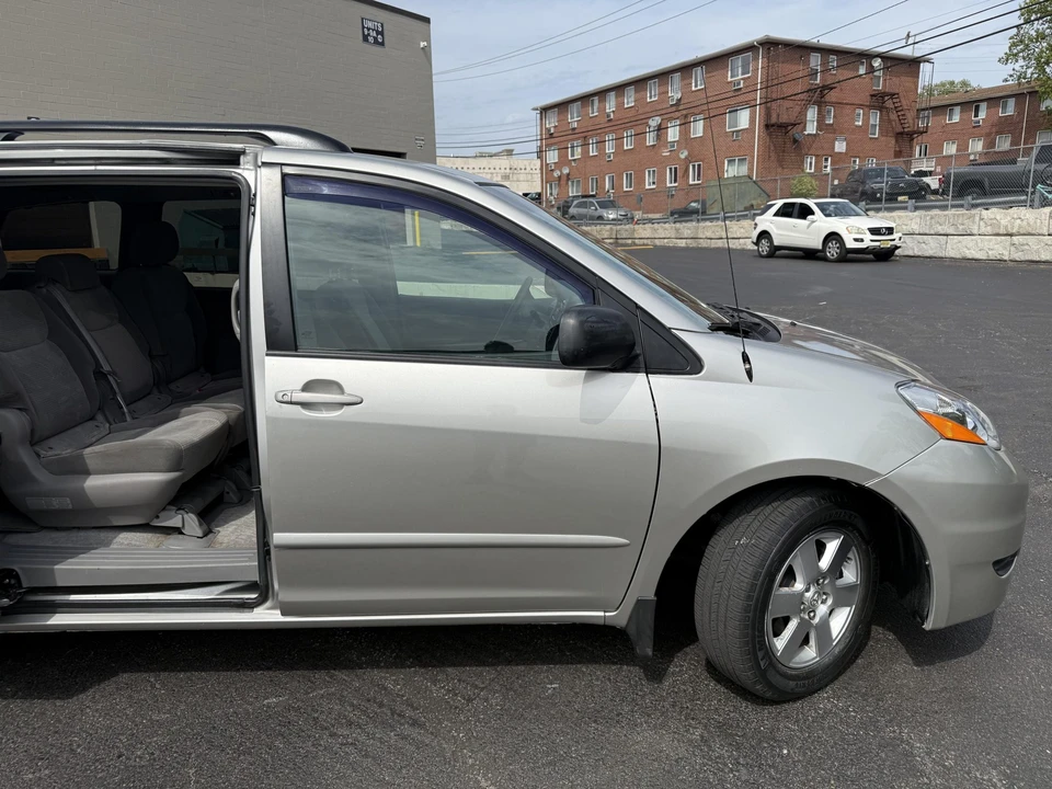 2007 Toyota Sienna 2nd Gen - Image 26 of 31
