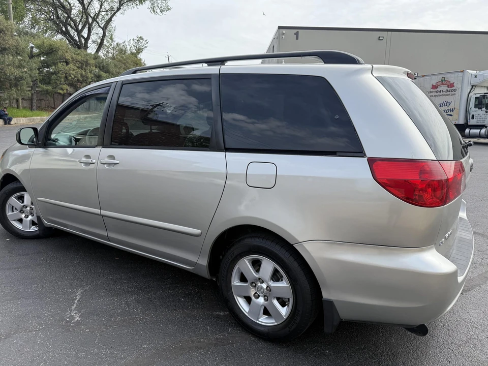 2007 Toyota Sienna 2nd Gen - Image 17 of 31