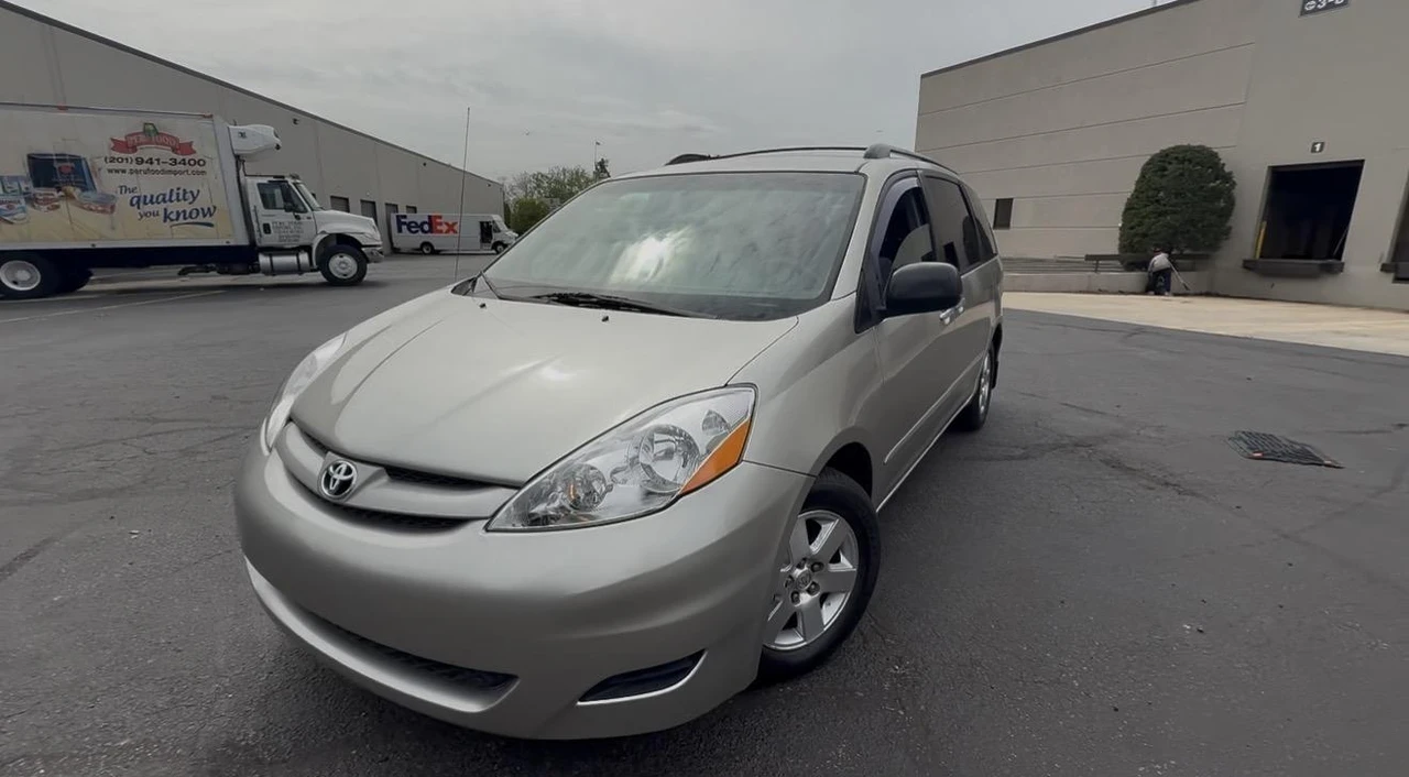 2007 Toyota Sienna 2nd Gen - Image 2 of 31
