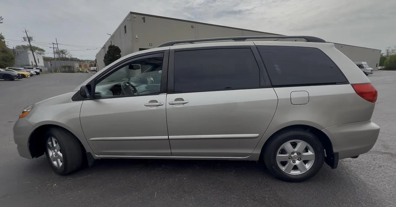 2007 Toyota Sienna 2nd Gen - Image 18 of 31