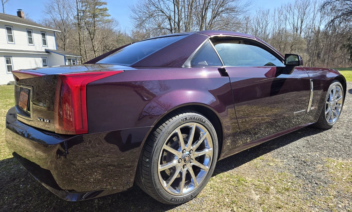 2009 Cadillac XLR-V - Image 15 of 31