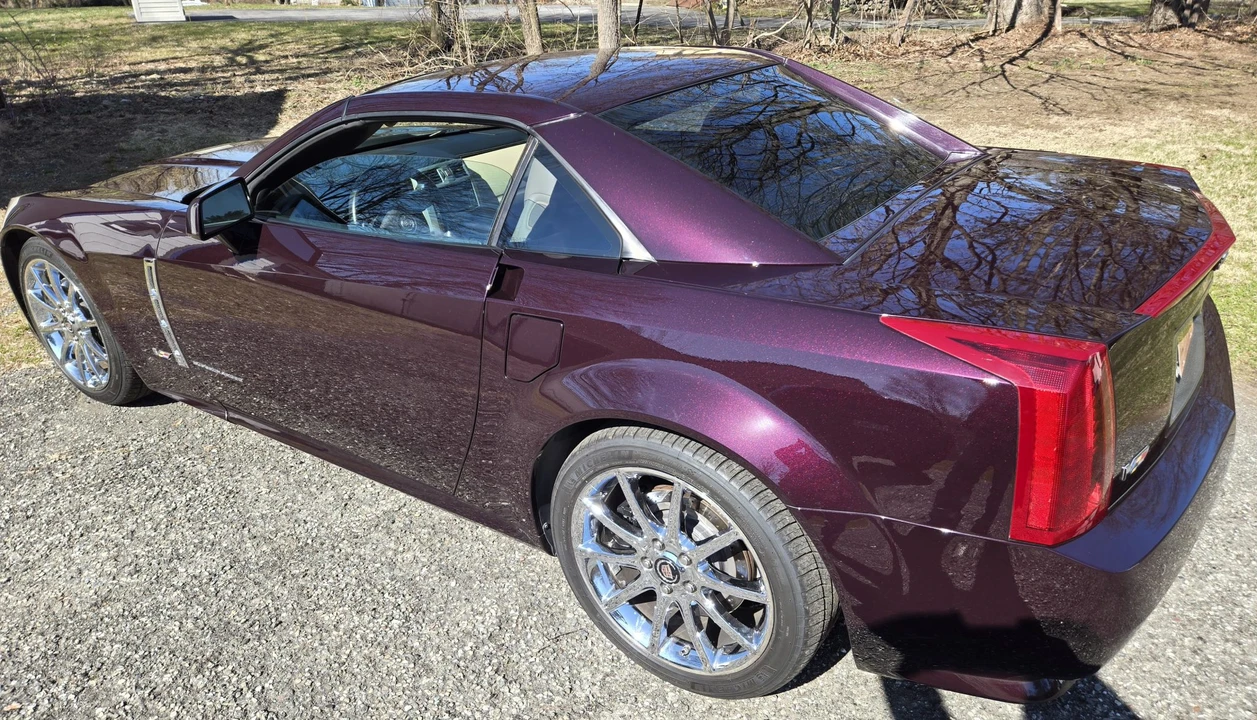 2009 Cadillac XLR-V - Image 8 of 31