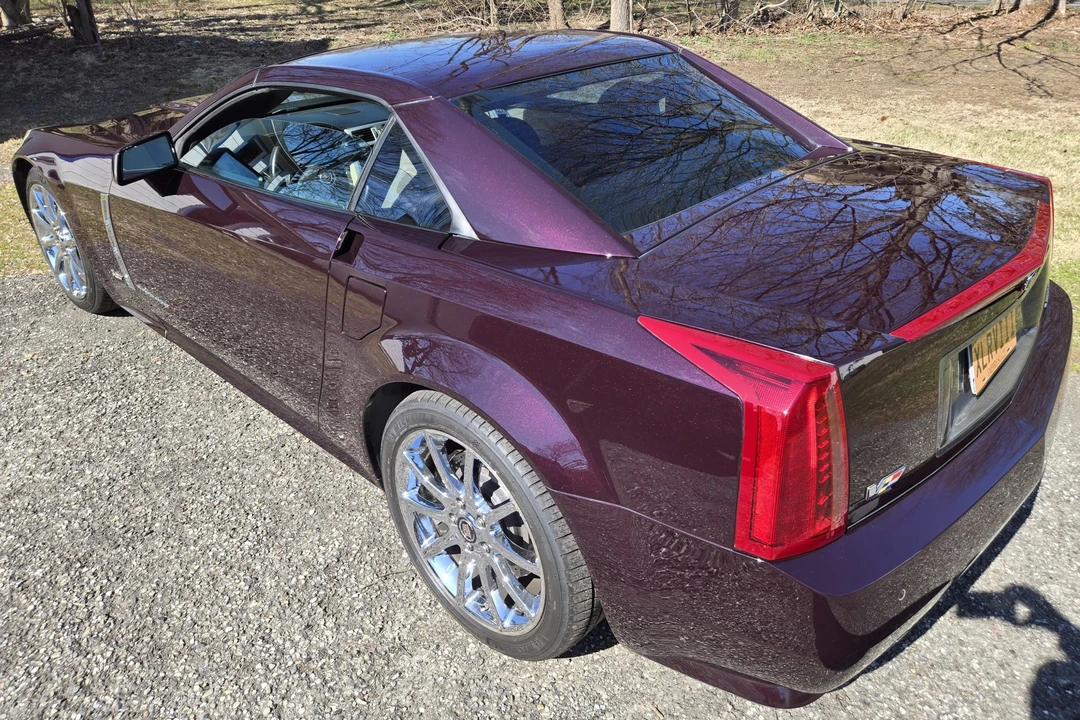 2009 Cadillac XLR-V - Image 9 of 31