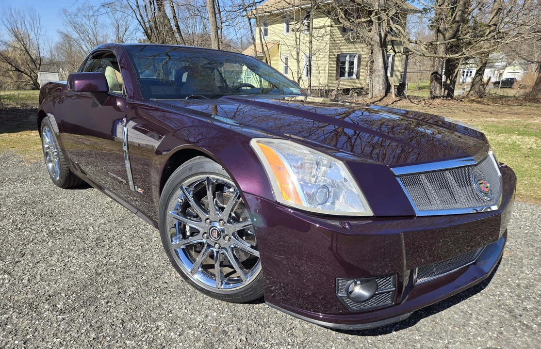 2009 Cadillac XLR-V - Image 2 of 31