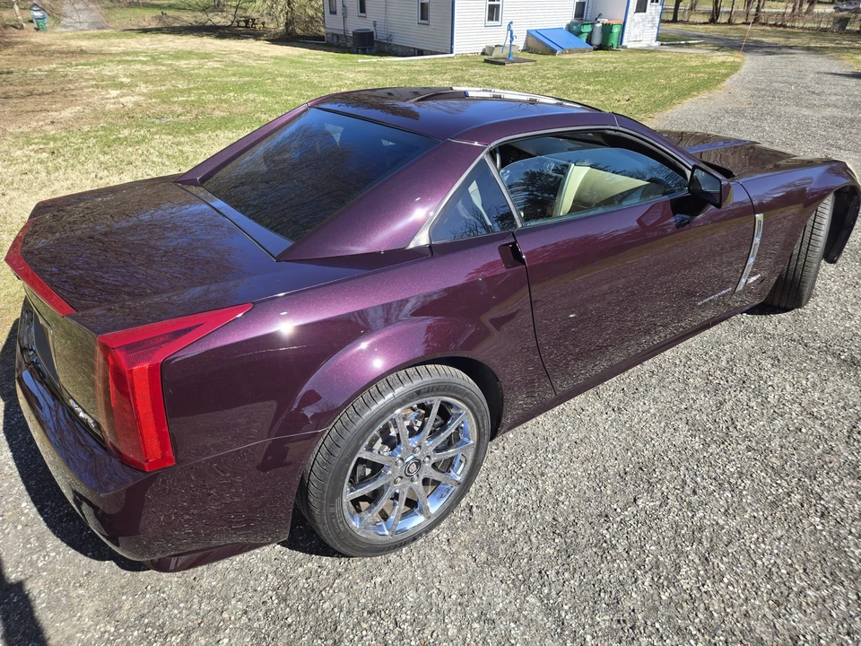 2009 Cadillac XLR-V - Image 14 of 31