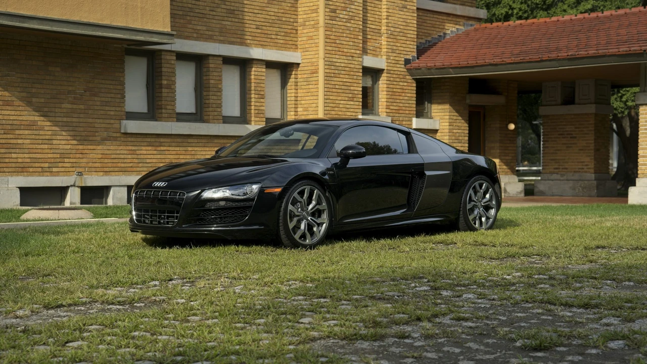 2010 Audi 42 R8 - Image 2 of 31