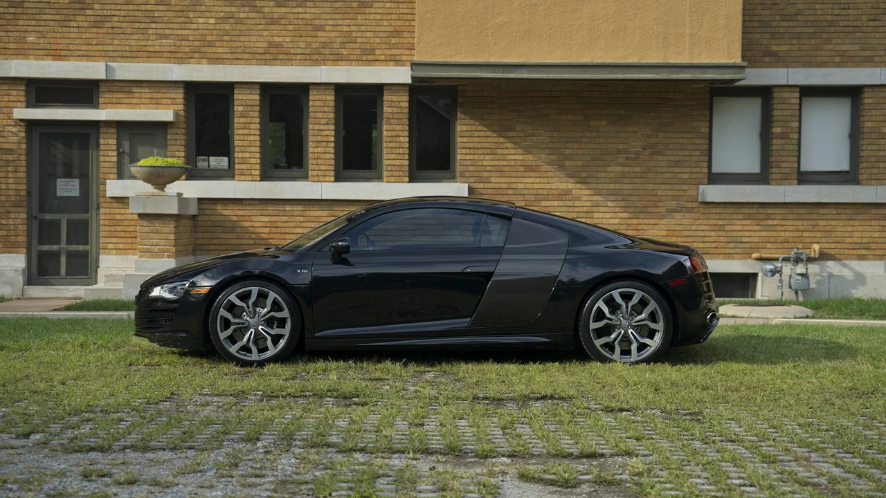 2010 Audi 42 R8 - Image 3 of 31