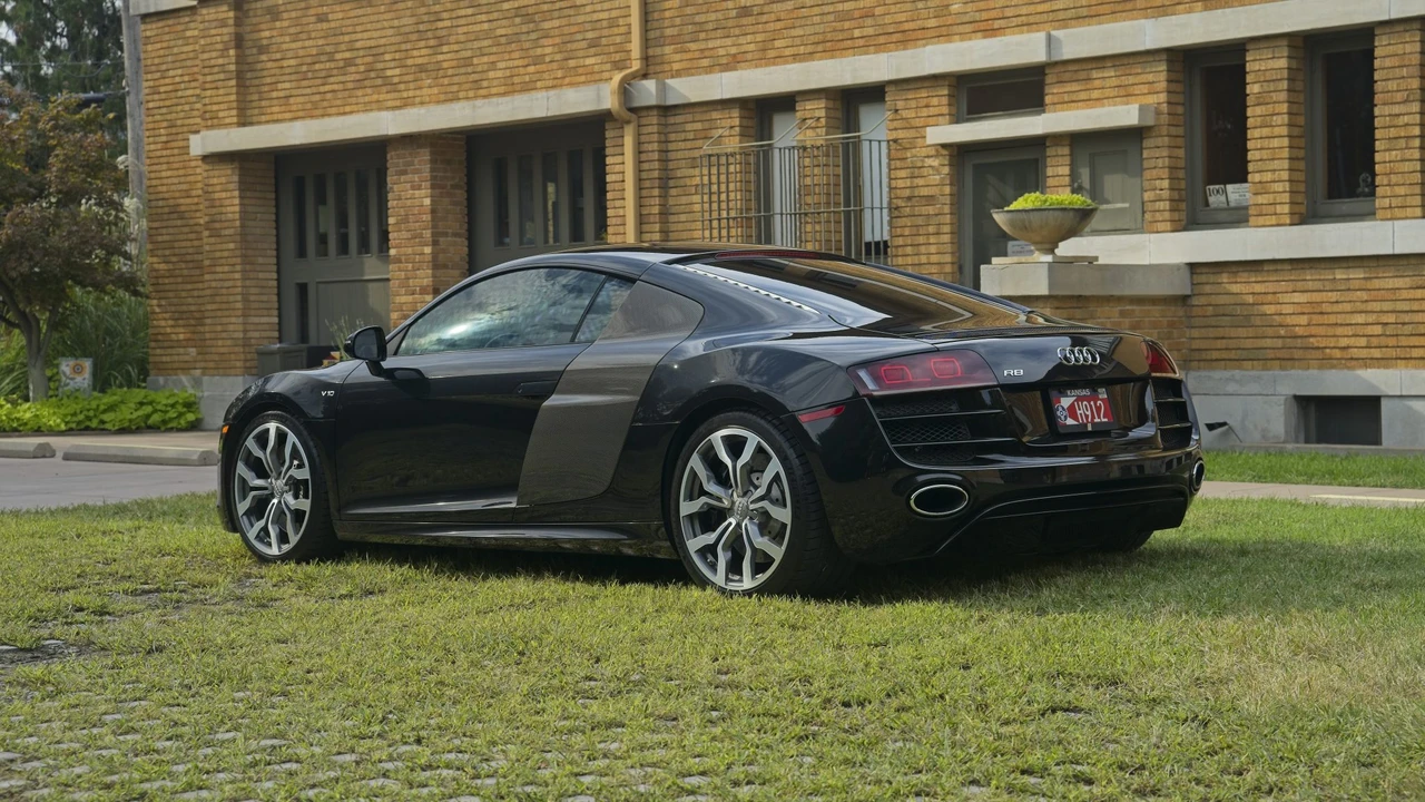 2010 Audi 42 R8 - Image 4 of 31