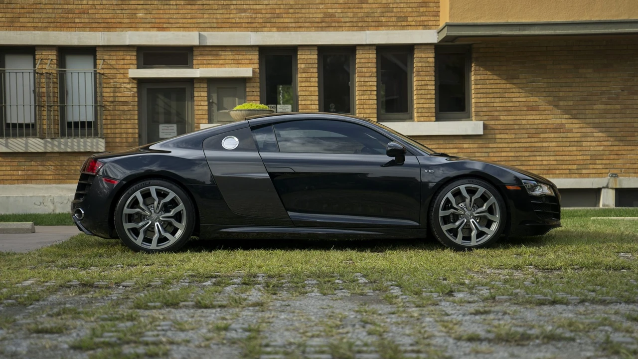 2010 Audi 42 R8 - Image 7 of 31