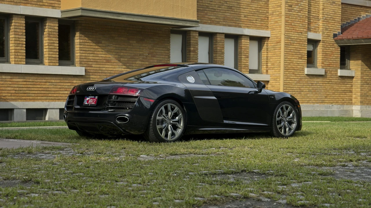 2010 Audi 42 R8 - Image 6 of 31