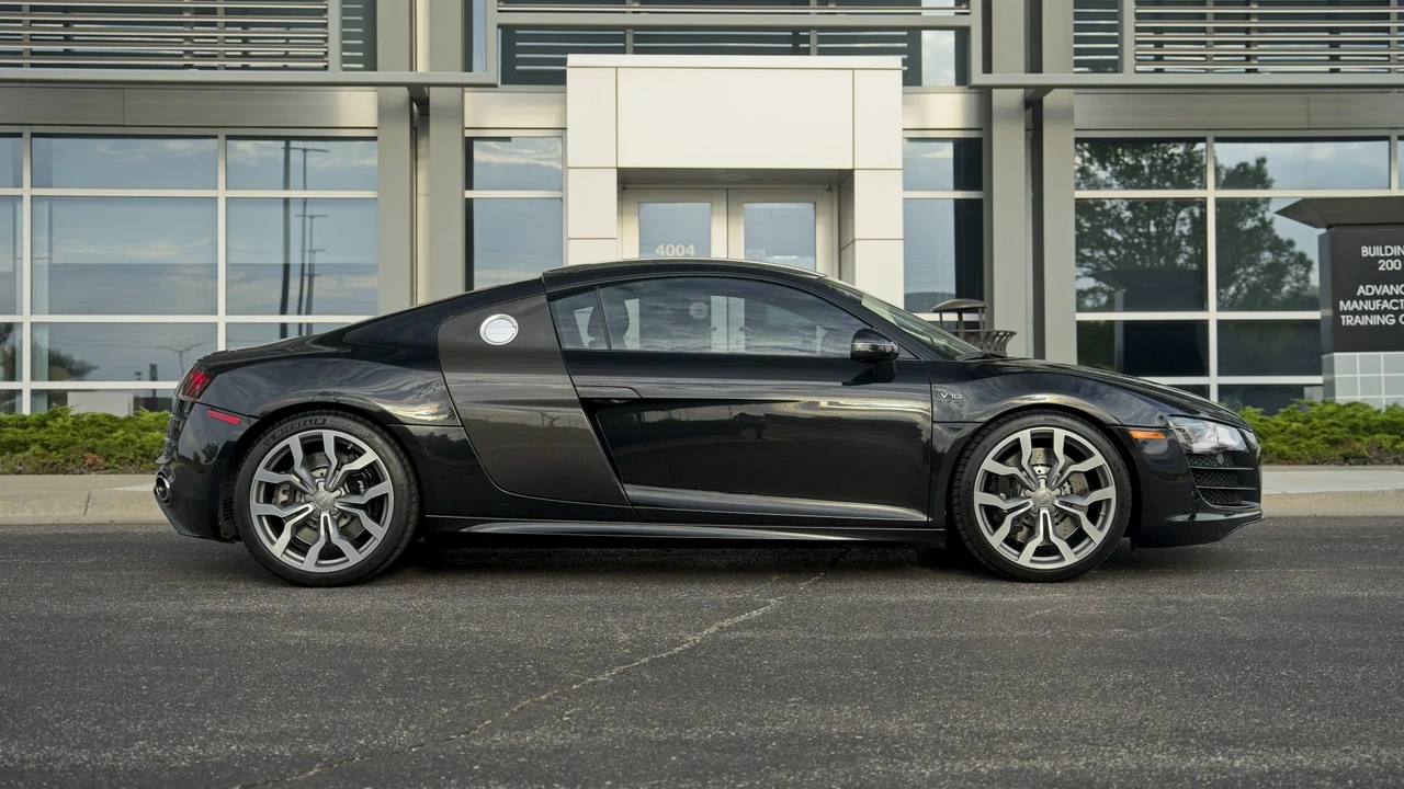 2010 Audi 42 R8 - Image 15 of 31