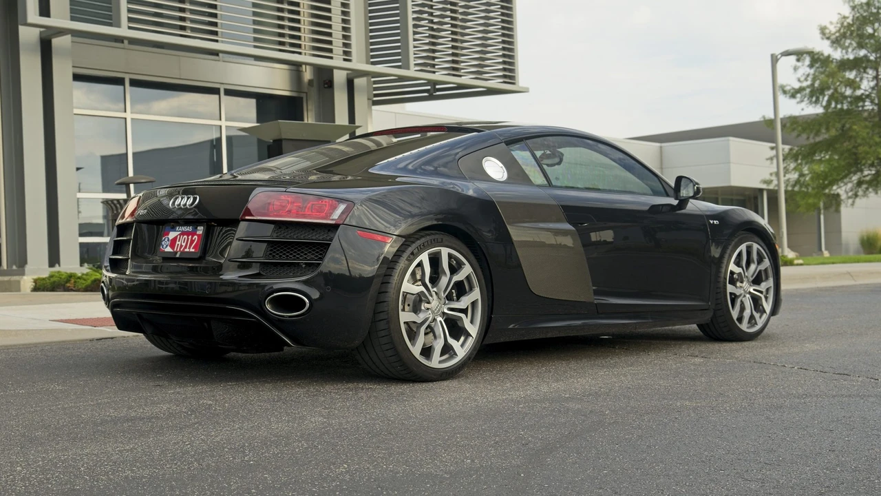 2010 Audi 42 R8 - Image 14 of 31