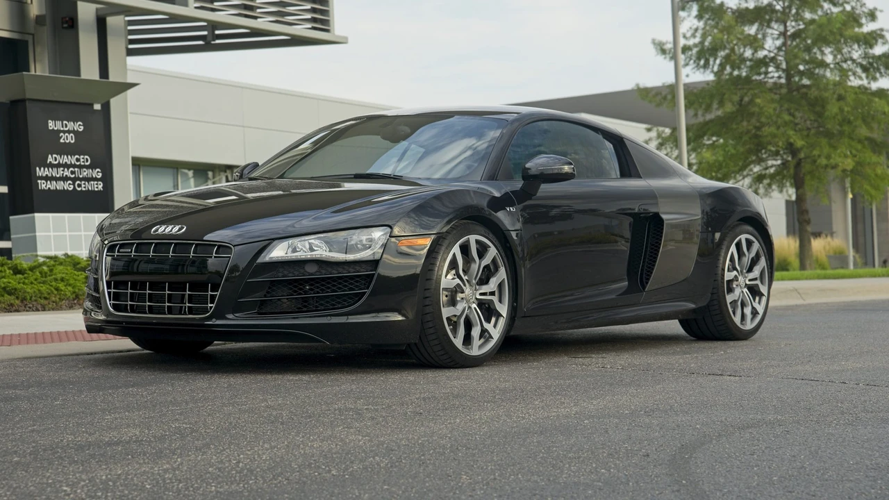 2010 Audi 42 R8 - Image 10 of 31