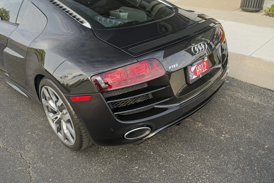 2010 Audi 42 R8 - Image 26 of 31
