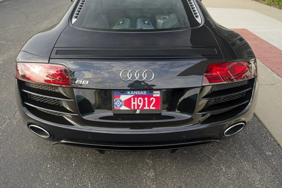 2010 Audi 42 R8 - Image 27 of 31