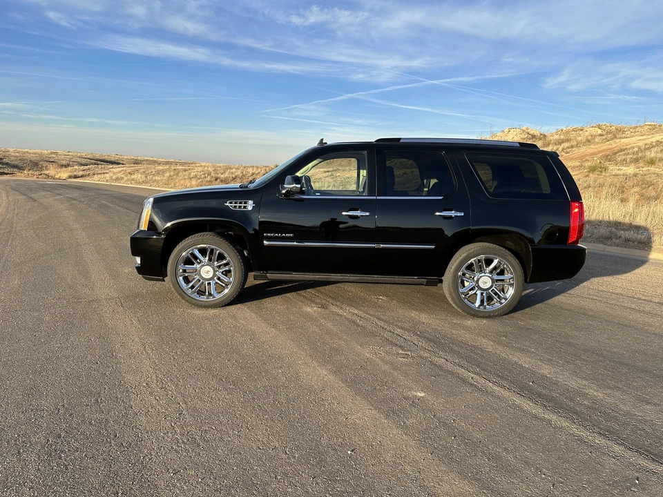 2011 Cadillac Escalade & EXT 3rd Gen - Image 17 of 31