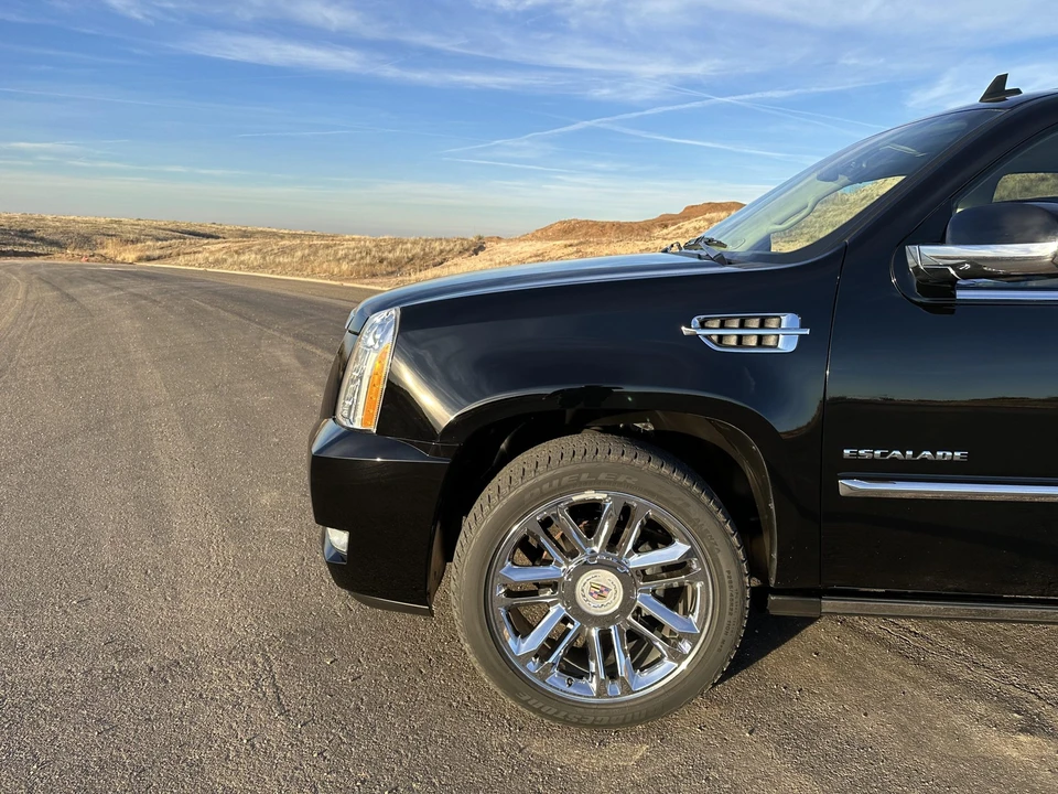 2011 Cadillac Escalade & EXT 3rd Gen - Image 20 of 31