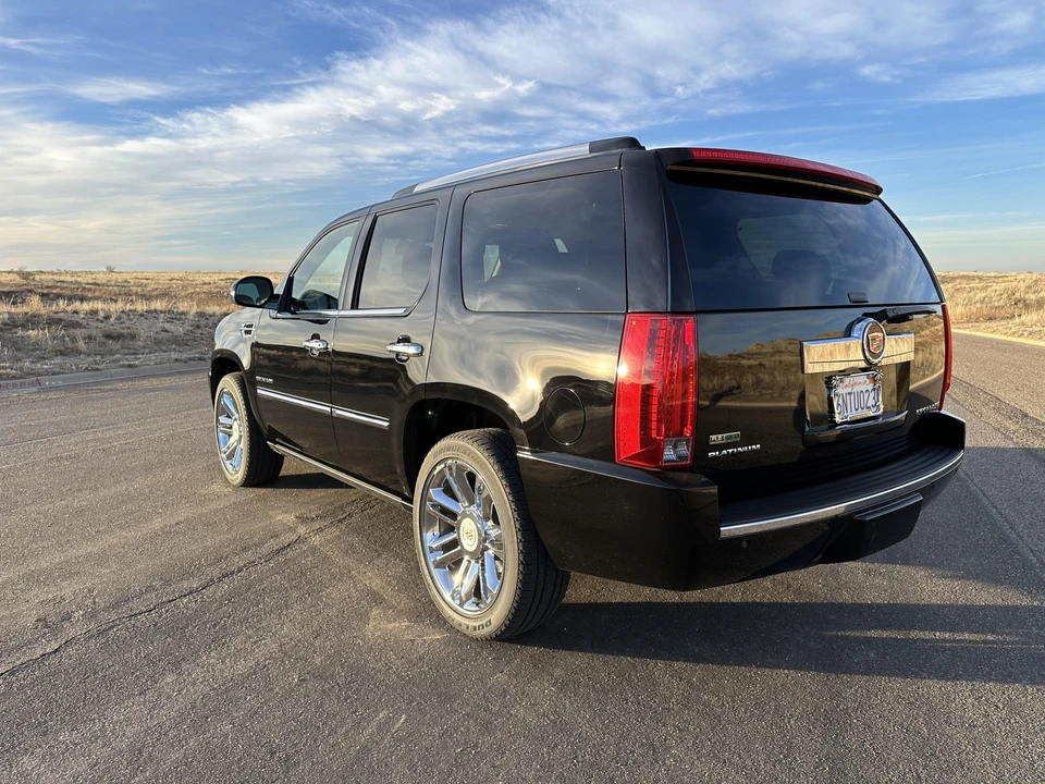 2011 Cadillac Escalade & EXT 3rd Gen - Image 13 of 31