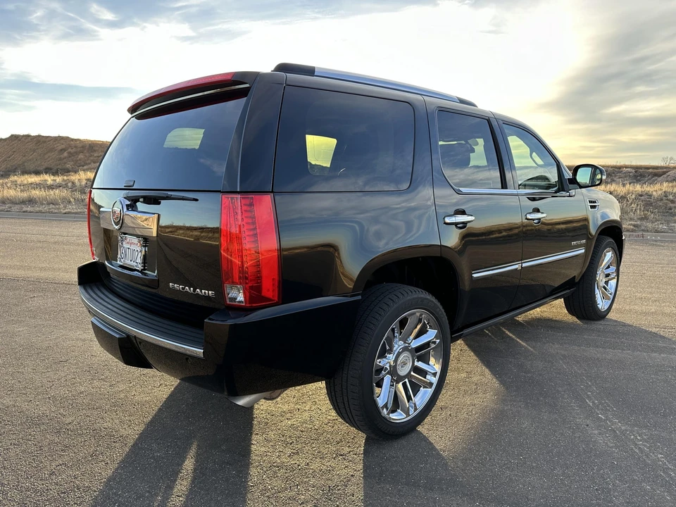 2011 Cadillac Escalade & EXT 3rd Gen - Image 11 of 31