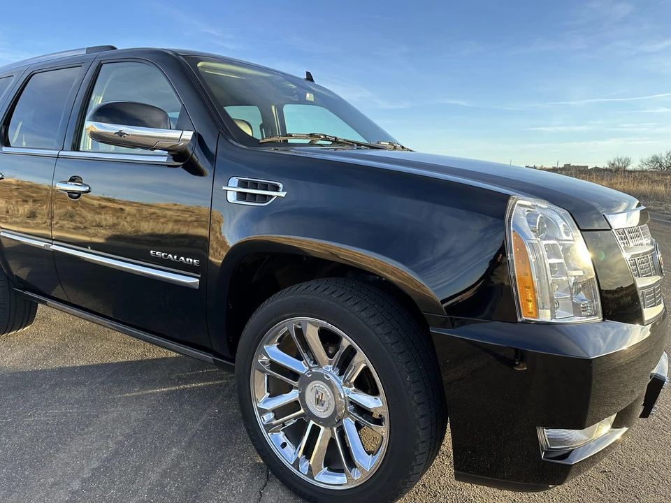 2011 Cadillac Escalade & EXT 3rd Gen - Image 21 of 31
