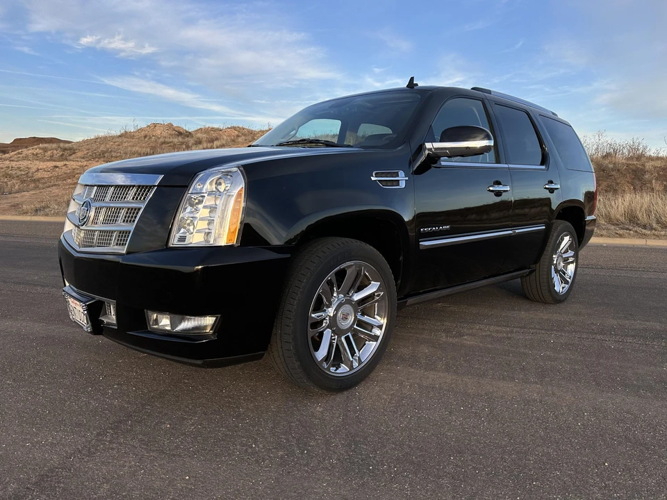 2011 Cadillac Escalade & EXT 3rd Gen - Image 3 of 31