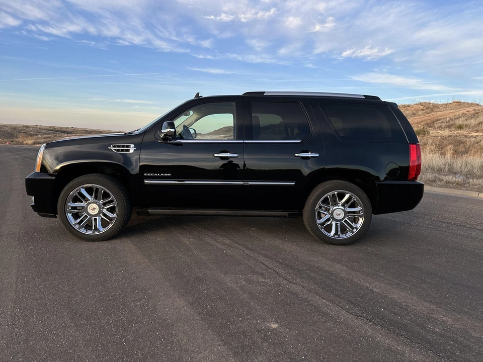 2011 Cadillac Escalade & EXT 3rd Gen - Image 18 of 31