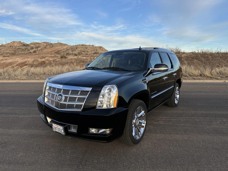 2011 Cadillac Escalade & EXT 3rd Gen - Image 4 of 31