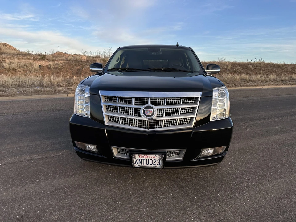 2011 Cadillac Escalade & EXT 3rd Gen - Image 5 of 31