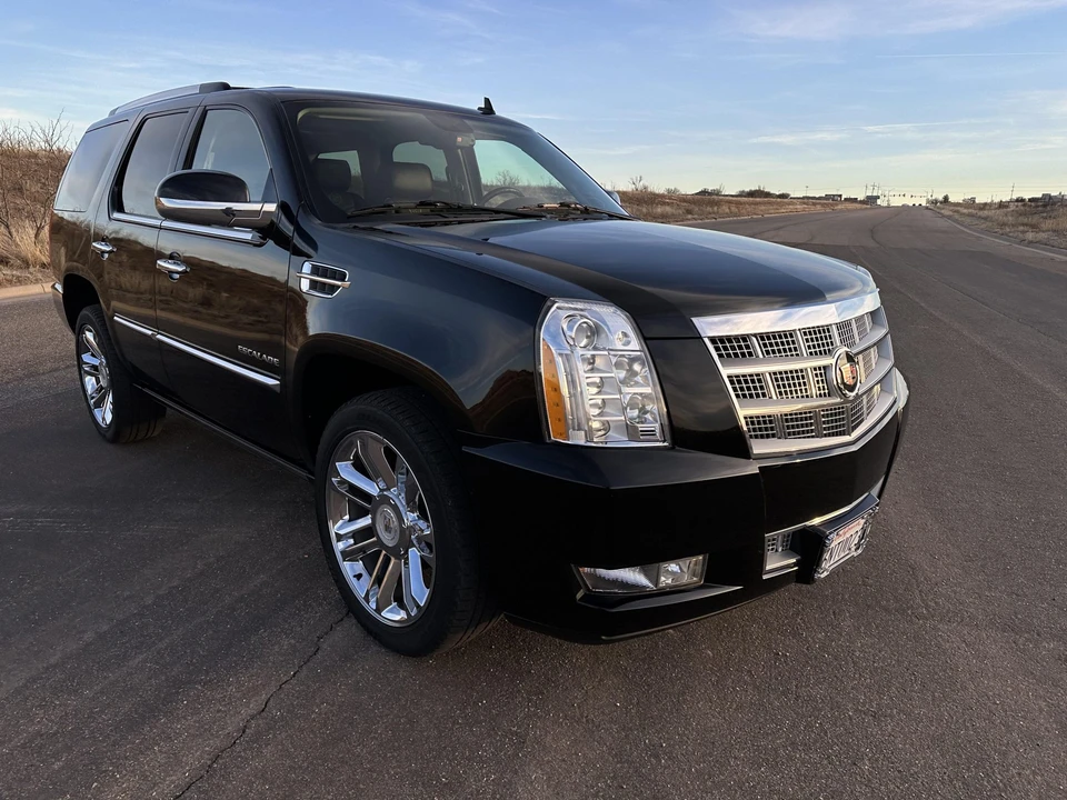 2011 Cadillac Escalade & EXT 3rd Gen - Image 8 of 31